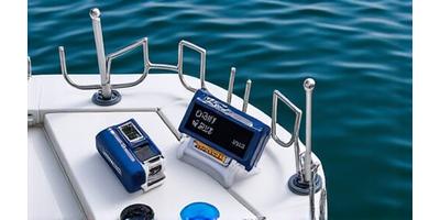 ボート用のロッドホルダーや魚群探知機などの装備品